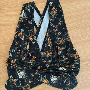 Urban outfitters floral crop top. Ties in front, cross in the back